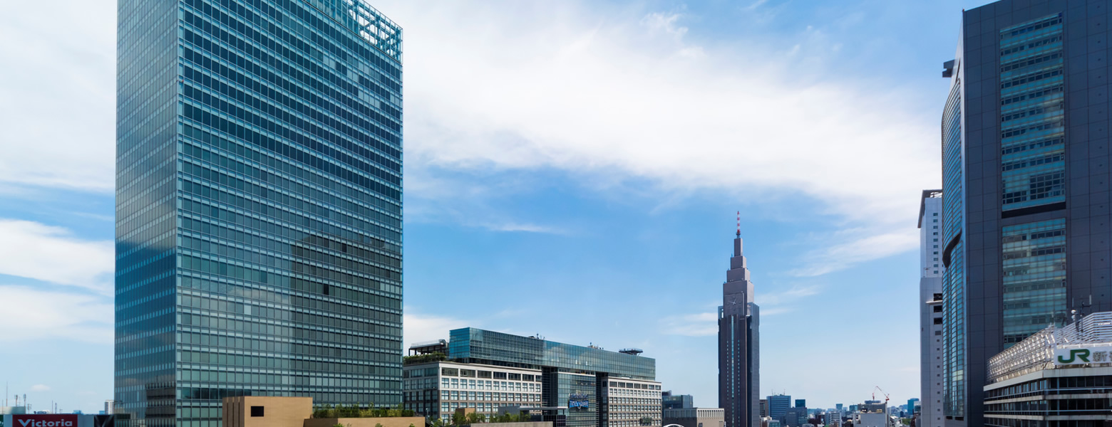 東京の中⼼部「新宿」歴史と未来が融合したオフィスビル